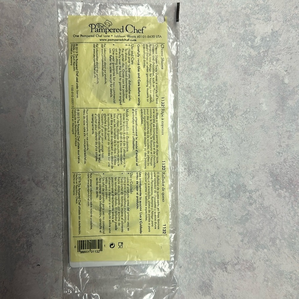 Pampered chef cheese shaver, new never used!